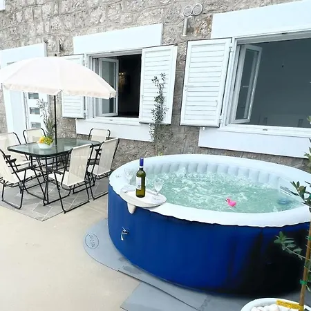 Laura Apartment