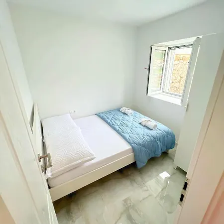 Laura Apartament *